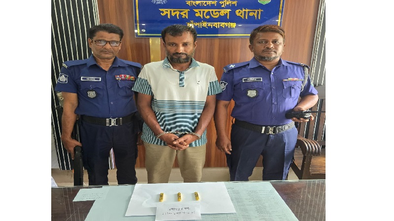 চাঁপাইনবাবগঞ্জে ৪০ ভরি স্বর্ণ ছিনতাই,পুলিশ কনষ্টেবলসহ গ্রেপ্তার ২,কনষ্টেবল বরখাস্ত,২০ ভরি স্বর্ণ উদ্